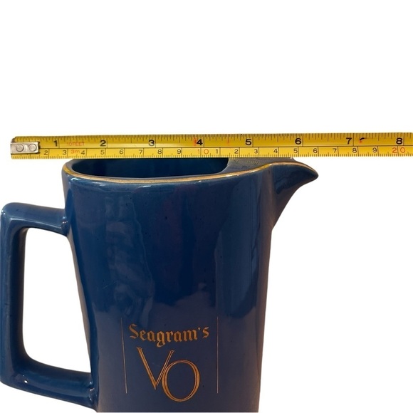 VINTAGE SEAGRAM'S VO CANADIAN WHISKY PUB JUG/PITCHER LITE BLUE. MADE IN CANADA - Picture 9 of 9